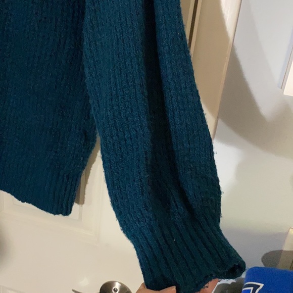 American Eagle Oversized Sweater - Picture 3 of 3